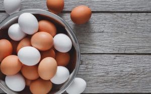 Kananmuna – Onko turvallista syödä vanhentuneita munia?